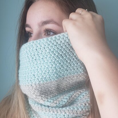 Cloudy crochet cowl