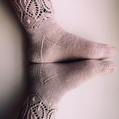 Lavender Bloom Socks - knitting pattern