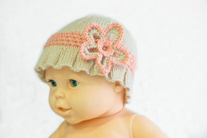 Knitted Girls Cloche Hat With Pleated Edge, Slip Stitch Band and Crochet Retro Daisy