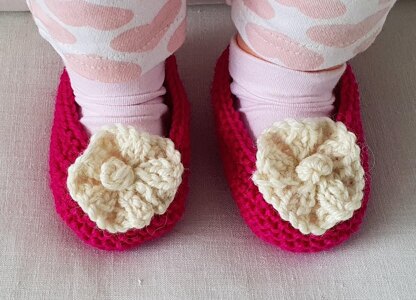Baby shoes with a knitted flower - Fiona