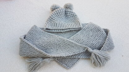 Baby hat and scarf