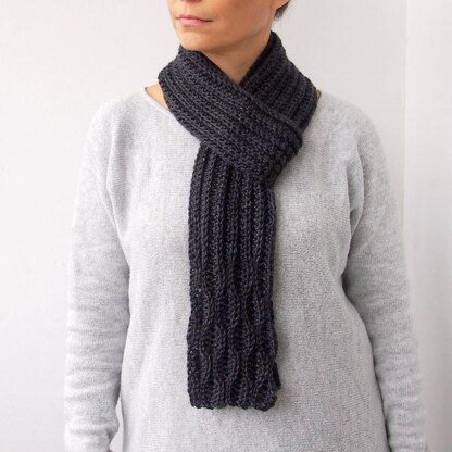 Long knit-look scarf