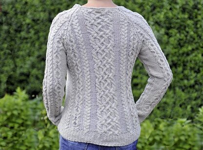 "Joyce" - summer sweater with cables