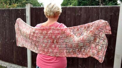 Frosty Rosebuds Shawl