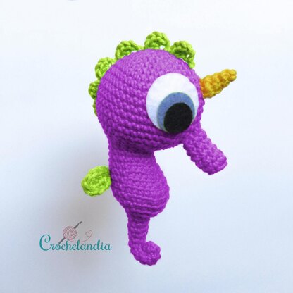 Uni the Sea Unicorn amigurumi doll - crochet pattern by Crochelandia