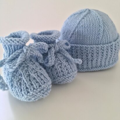 Blue Wren Booties and Hat BJ49