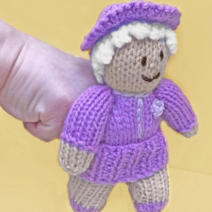 Royal Jubilee Queen Finger Puppet - knitting pattern