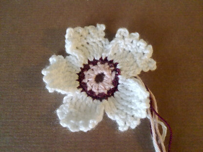 100 Flowers to Knit and Crochet
