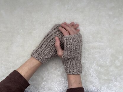 Sandy Fingerless Mittens