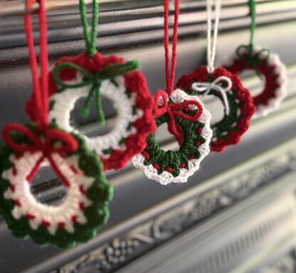 Mini Christmas Wreath Decoration