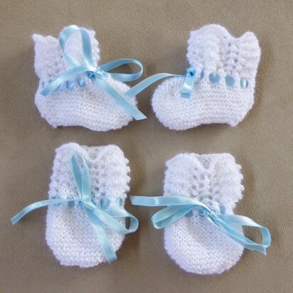 Mackenzie - 4ply booties and mittens