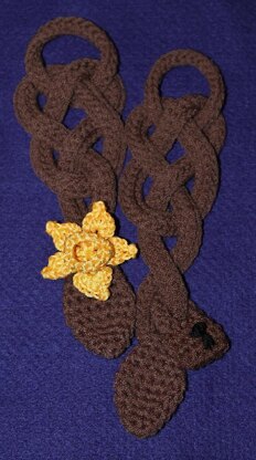Welsh Lovespoon with Daffodil Trim