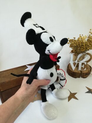 Knitting patterns for Mickey Mouse and Minnie Mouse toys based on Steamboat Willi