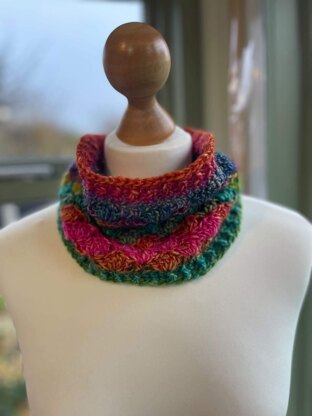 Snuggly shells cowl