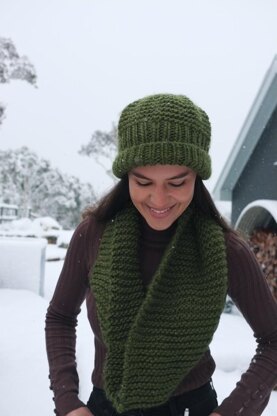 Loopy Lou Cowl and Beanie