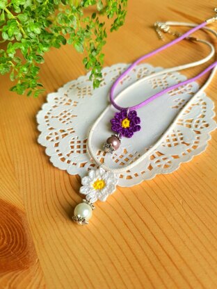 Daisy flower earrings, pendant and finger ring