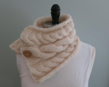 Larisa Cowl 3 Cables