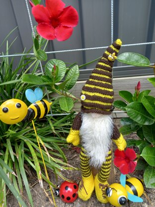 Bumble bee gnome