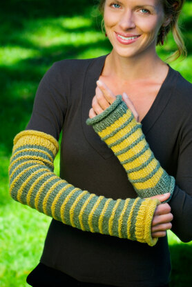 Cascade Wrist-Arm Warmers in Imperial Yarn Columbia - P123 