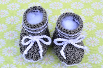 Mock Cables Boot Style Baby Booties