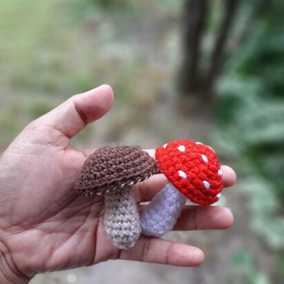 Crochet mushrooms Red Amanita and Shitake, for making key ring, car charm, toys, baby mobile