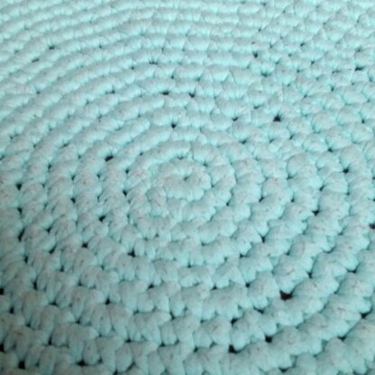Perfect Circle T-Shirt Yarn Rug