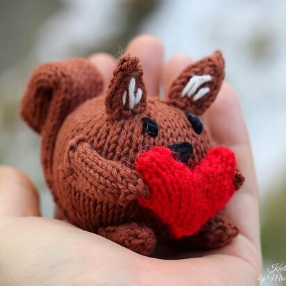 Sally the Squirrel - knitting pattern