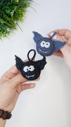 Amigurumi Bat Crochet Pattern: Mini Bat Halloween Keychain