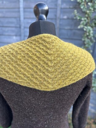 Saltash Triangular Scarflette