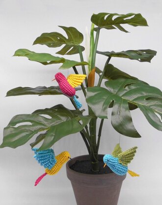 Little flying bird hanging decoration & flower pot stick - easy from scraps of yarn