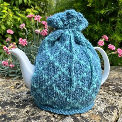 Diamond Patterned 4 Cup Teapot Cosy Knitting Pattern.