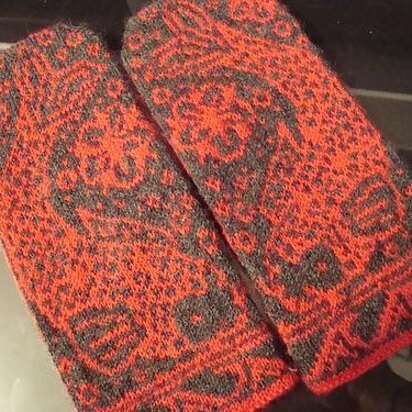 Kissing Koi Mittens - knitting pattern