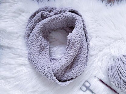 Snowdrop Infinity Scarf