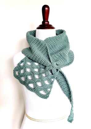 Asymmetric Keyhole Shell Scarf