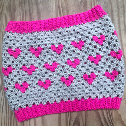 Mini hearts cowl