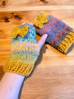 Simple Texting Mittens with Bows