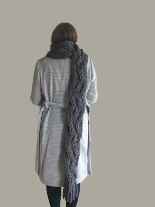 Intertwining cable scarf