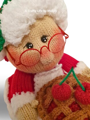 Mrs Claus Gonk Gnome & her Cherry Pie