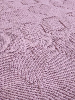 Hearts and hugs blanket