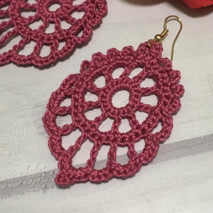 85. Pink openwork earrings