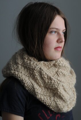 Toffee Cowl Knitting pattern by Mrs Moon | LoveCrafts