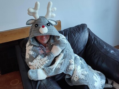 2in1 Christmas Reindeer Hooded Blanket