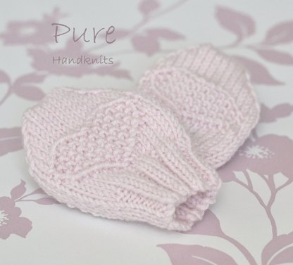 Preemie and newborn baby mittens 'Fay'