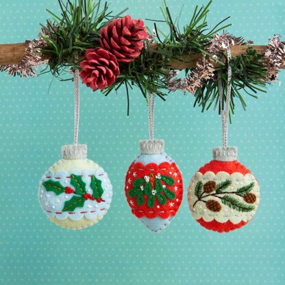 Hawthorn Handmade Christmas Bauble Felt Craft Kit