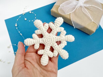 Crochet snowflake ornament pattern Christmas amigurumi hanging tree ornaments
