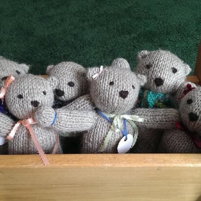 Simple Knitted Teddy Bear - knitting pattern