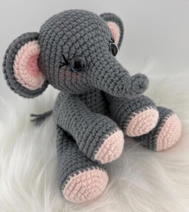 Meet Our Adorable Ellie the Elephant Amigurumi Pattern – Available in English and Portuguese