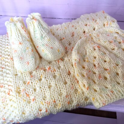 Easy Eyelets Baby Blanket Set