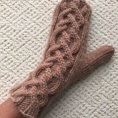 Killarney Cabled Mittens