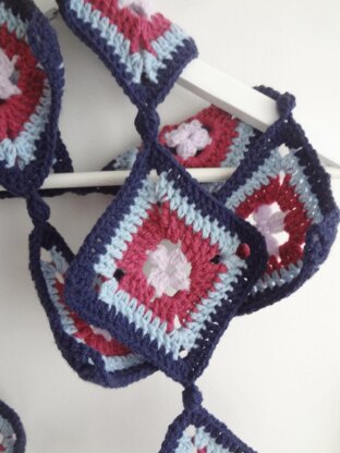 Daisy Granny Square Scarf